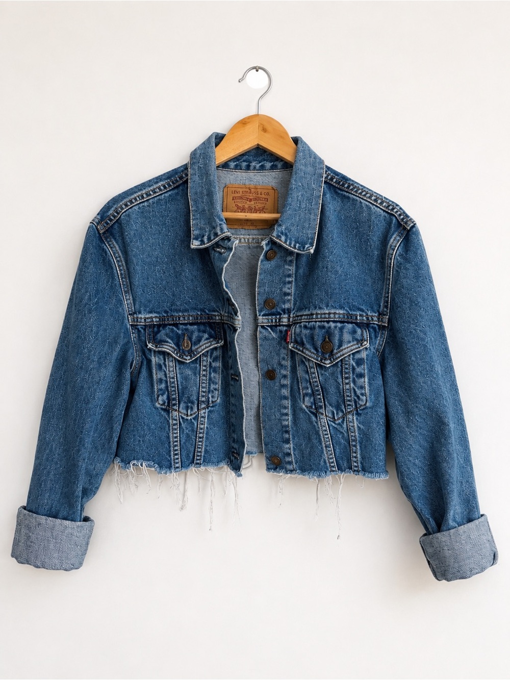 Levi’s Cropped Raw Hem Denim Trucker Jacket Size L
